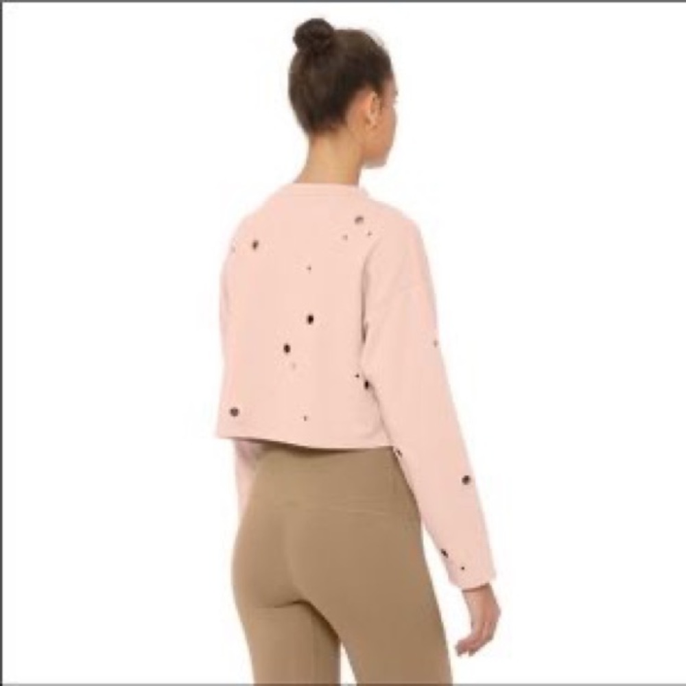 ALO Cadence grommet cropped sweatshirt in Peach. Size Medium. Like new - Picture 2 of 5